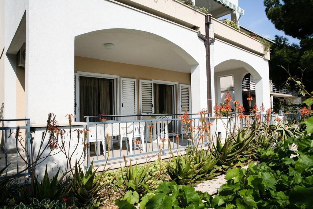 Apartments Davor & Marija Sosic Brela Exterior foto
